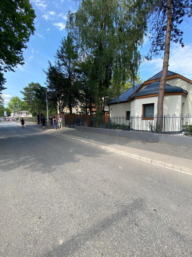 Гостевой дом Karinthy Haz Шиофок Экстерьер фото